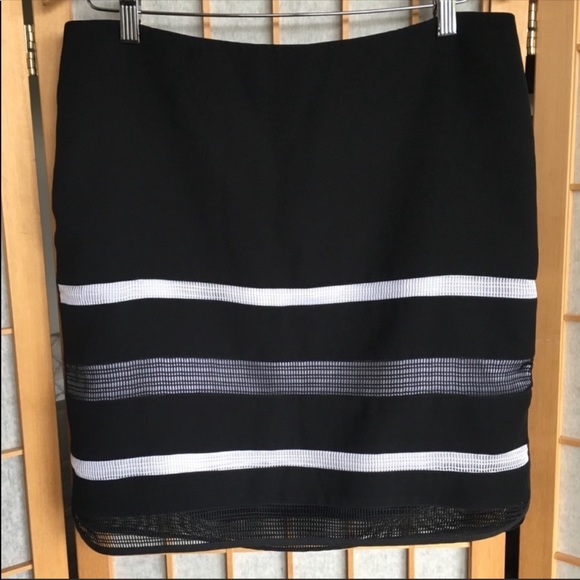 WHBM Black & White Skirt SZ 8 - Picture 2 of 8